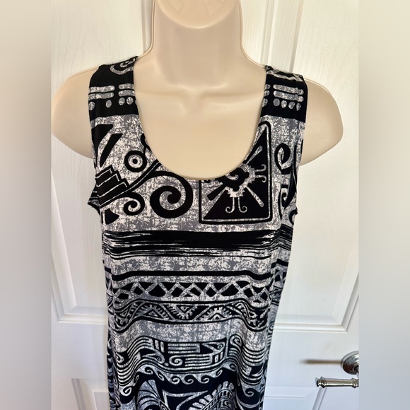 Aztec print sleeveless dress. Small but generously sized and stretchy. Black/wht - Picture 9 of 9